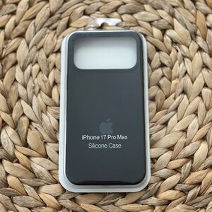 Apple iPhone 17 Pro Max Silicone Cover - Midnight Black